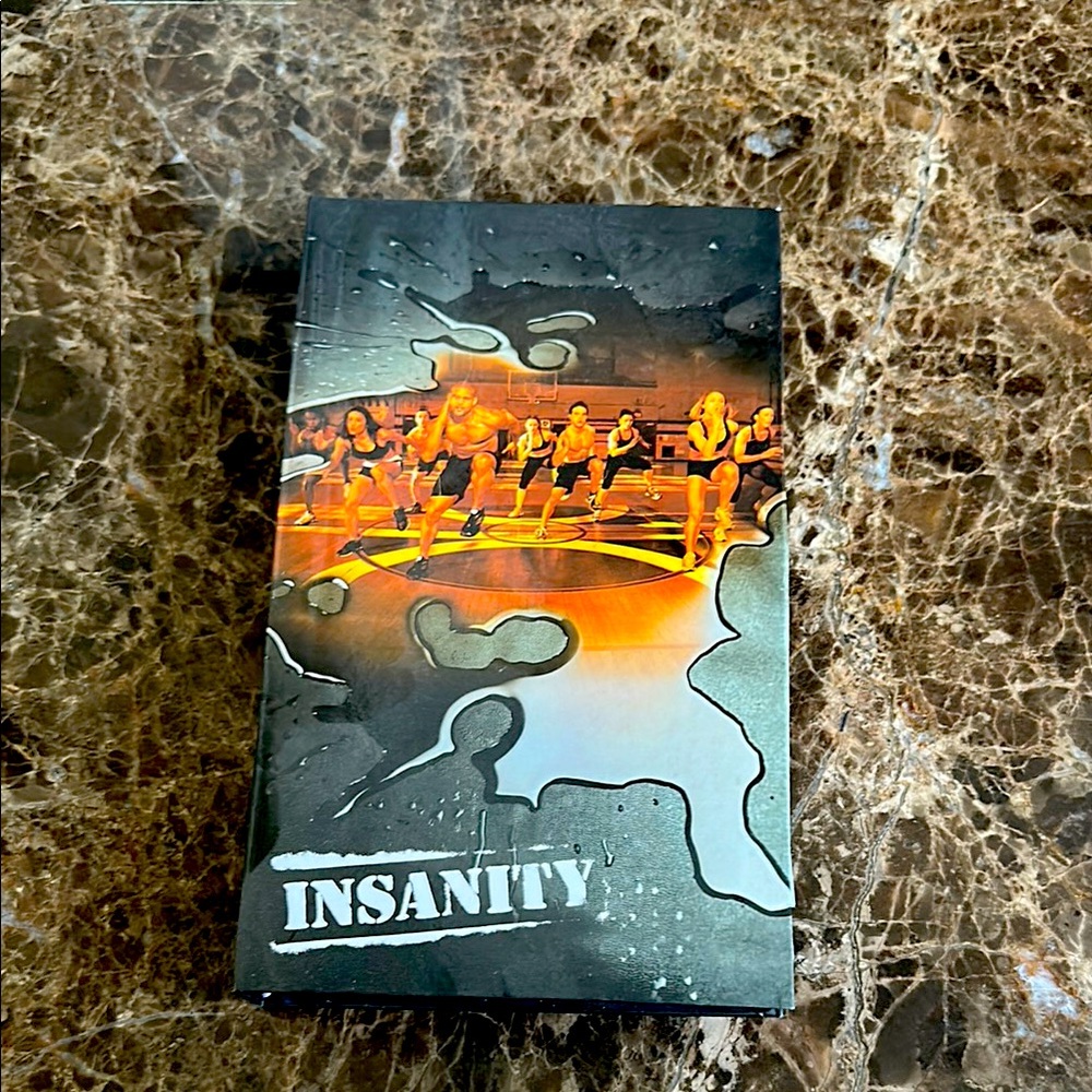 Insanity beachbody Workout DVD Program 12 DVD’s, meal plan, wall calendar (used)